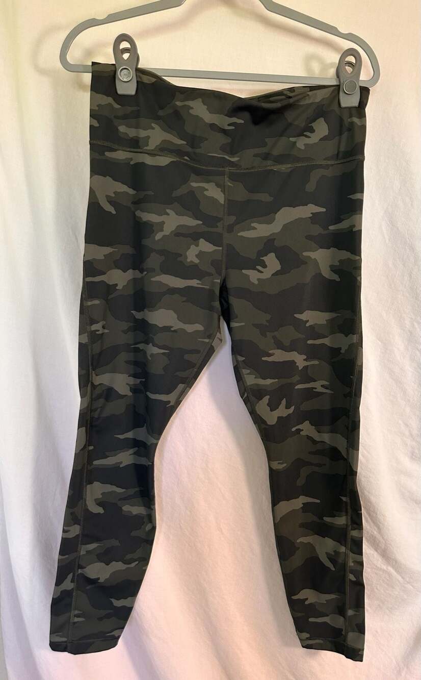 Athleta Ultimate 7/8 Tight Camo Leggings